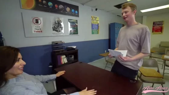 مقطع الينا انجل المدرسة المنحرفة