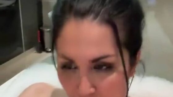 فيديو ميرا النوري في الحمام مع مصلح الحنفية