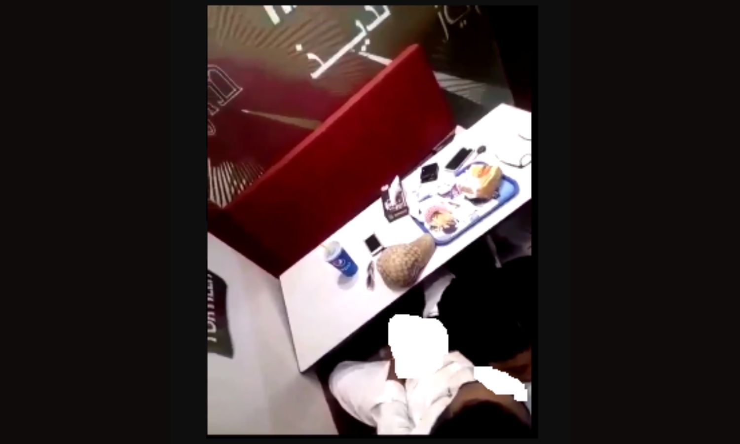 فيديو فضيحه مطعم هرفي البنت والولد