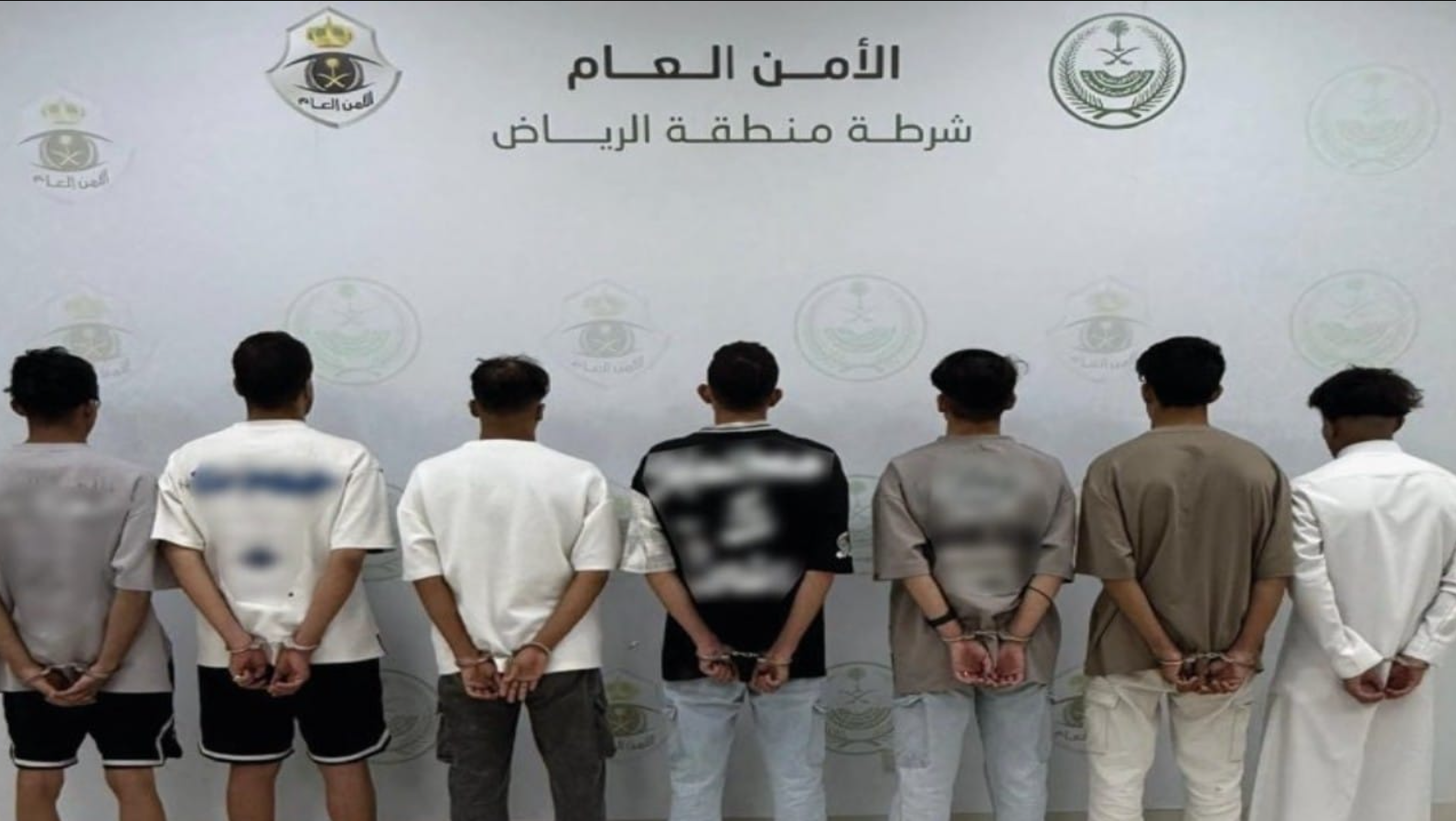 “شاهد حصريا” فيديو تحرش 7 شباب بفتاتين في الرياض