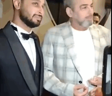 الفنان أحمد عبد العزيز يحرج أحد معجبيه