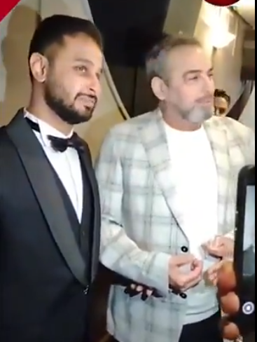 الفنان أحمد عبد العزيز يحرج أحد معجبيه