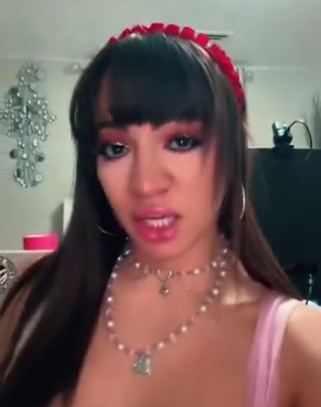 فيديو ساشا بيرل في الجيم