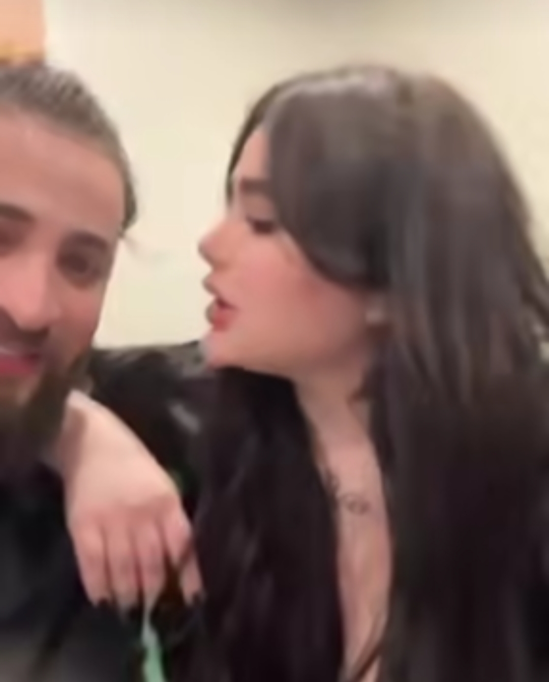 فيديو انجي خوري مع انطونيو “لقاء الصدفة +18” كامل بدون تغبيش