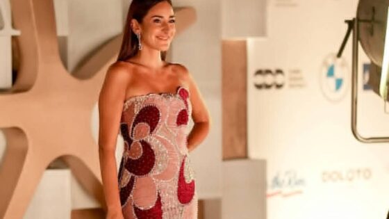 سعر حلق أمينة خليل من زارا 2025