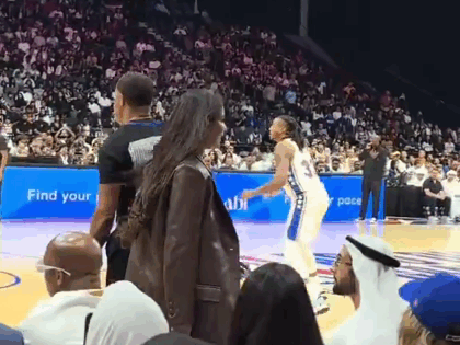 فيديو سقوط نادين نجيم في فعاليات NBA أبوظبي