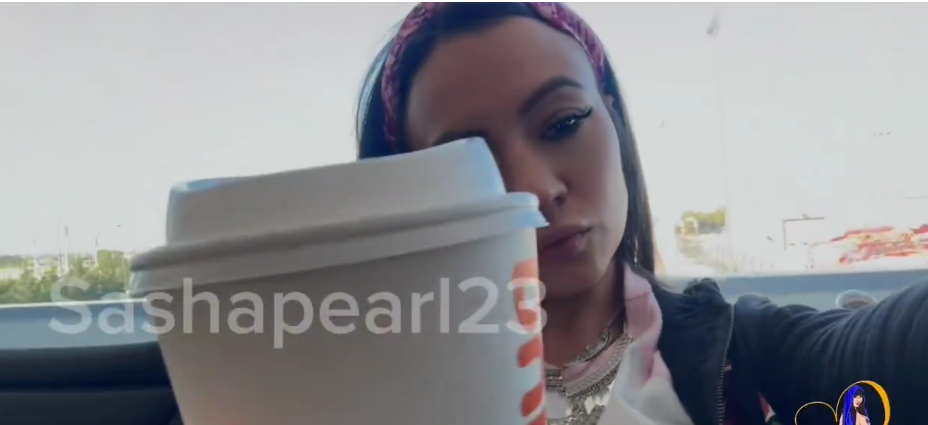 فيديو ساشا بيرل في صالة البلياردو
