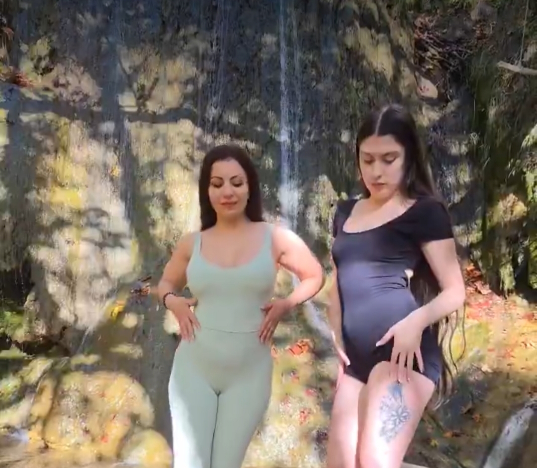 فيديو الينا انجل مع بنت في الغابة +18 كامل بدون حذف