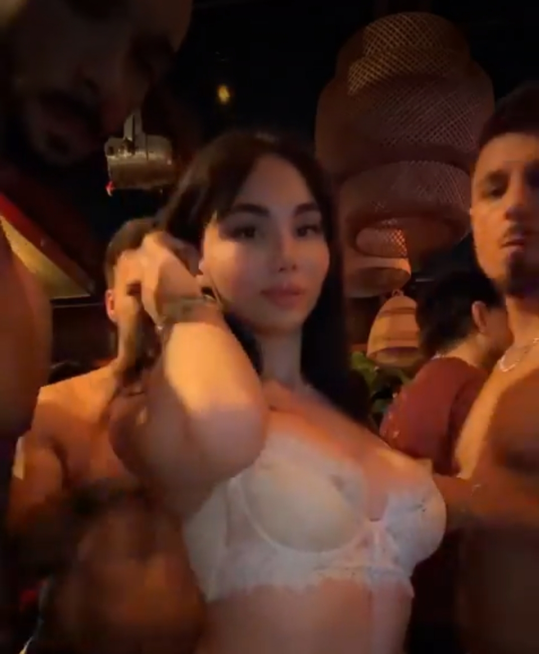 فيديو نايا خوري في السينما +18 كامل مجانا