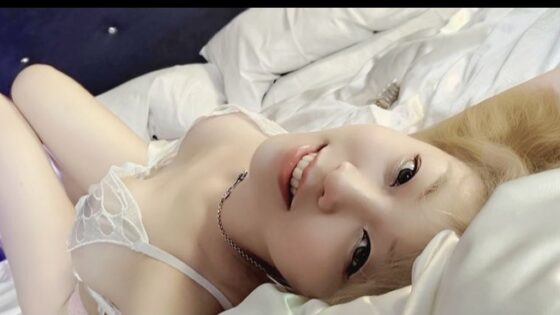 فيديو يوسف خليل مع روكسي اليابانية